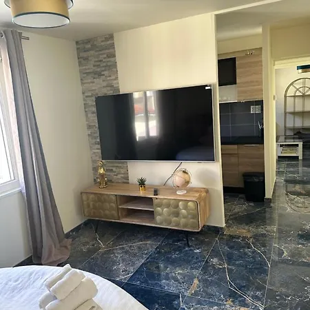 Golden Blue - Jacuzzi Appartement