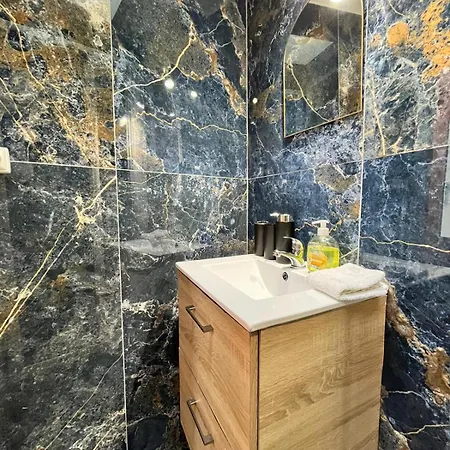 Golden Blue - Jacuzzi 호텔 *