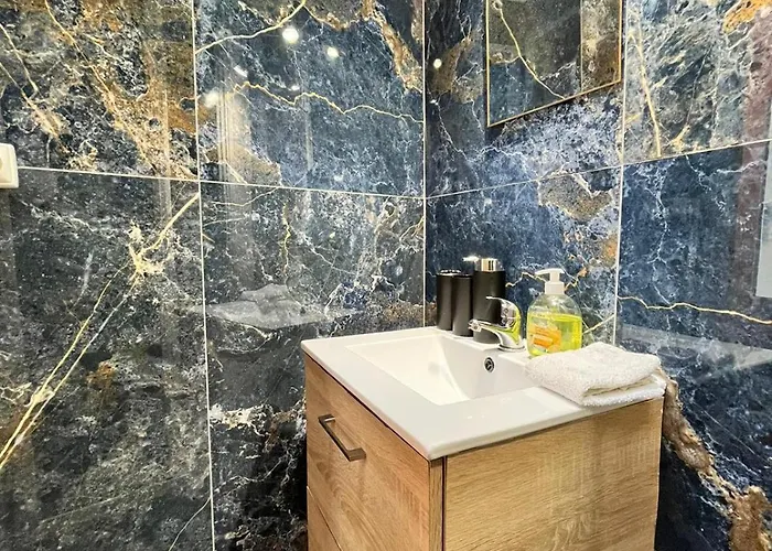 Golden Blue - Jacuzzi Hotel *